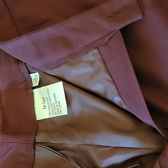Burgandy lined jacket with fabric belt and matching lined trousers. Sz 12 - Picture 9 of 11